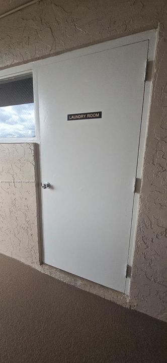 Под контрактом: $1,400 (1 спален, 1 ванн, 835 Квадратных фут)