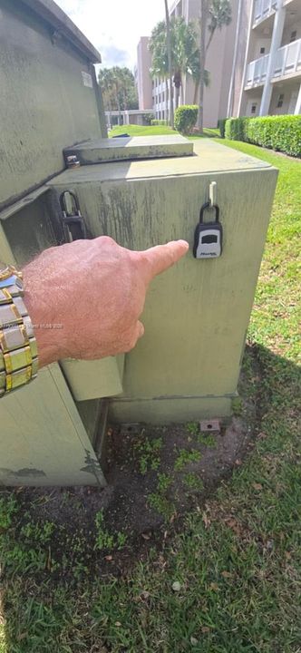 Под контрактом: $1,400 (1 спален, 1 ванн, 835 Квадратных фут)