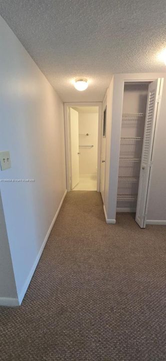 Под контрактом: $1,400 (1 спален, 1 ванн, 835 Квадратных фут)