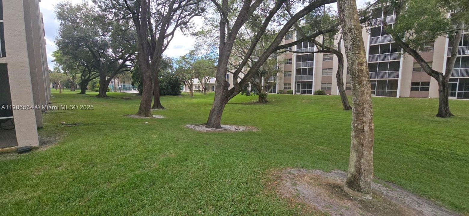 Под контрактом: $1,400 (1 спален, 1 ванн, 835 Квадратных фут)