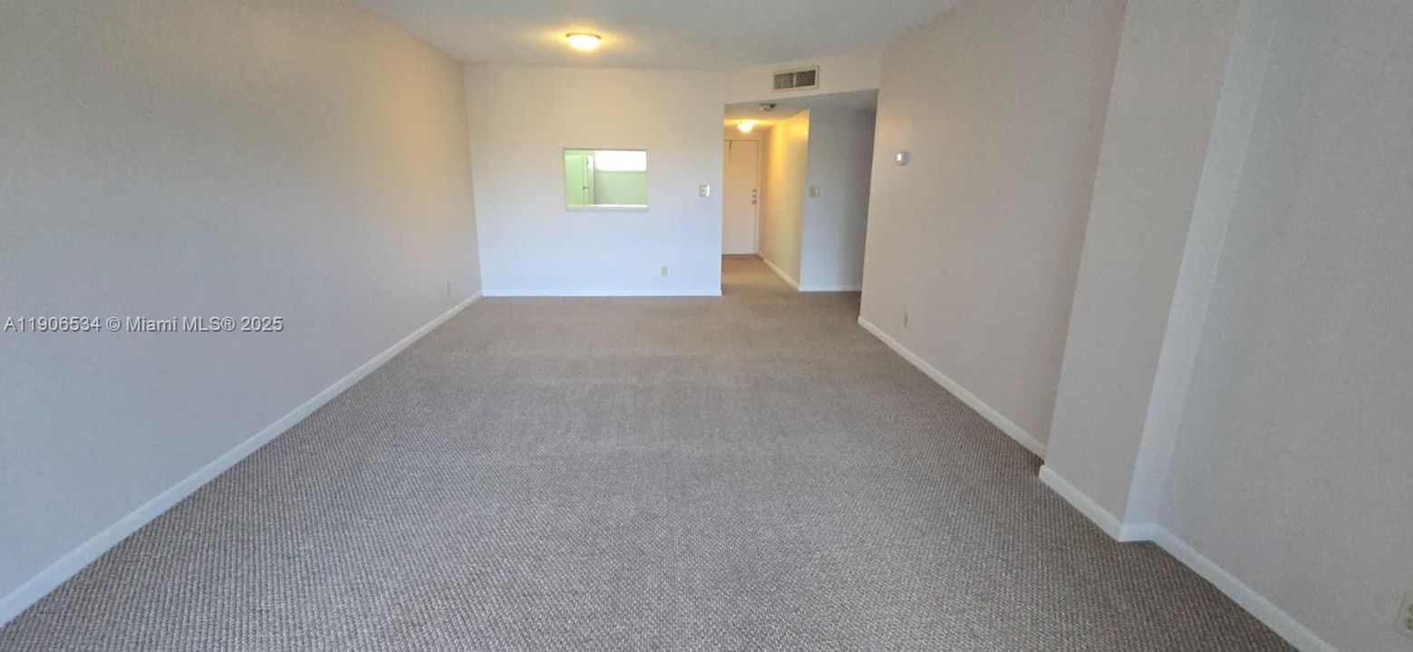 Под контрактом: $1,400 (1 спален, 1 ванн, 835 Квадратных фут)