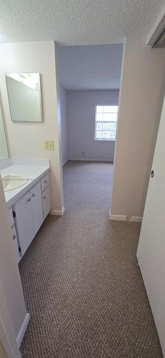 Под контрактом: $1,400 (1 спален, 1 ванн, 835 Квадратных фут)