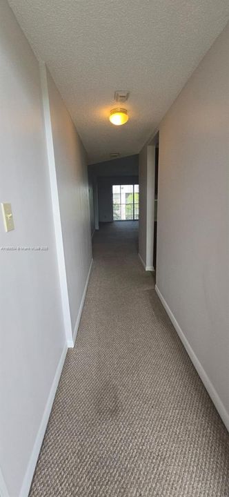 Под контрактом: $1,400 (1 спален, 1 ванн, 835 Квадратных фут)