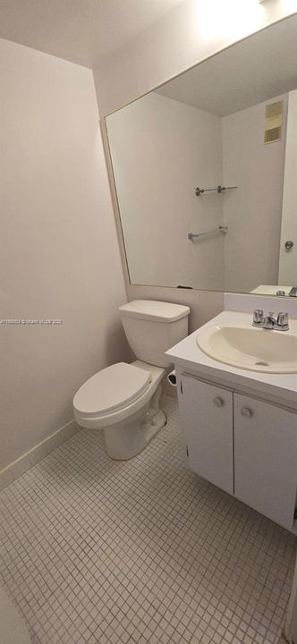 Под контрактом: $1,400 (1 спален, 1 ванн, 835 Квадратных фут)