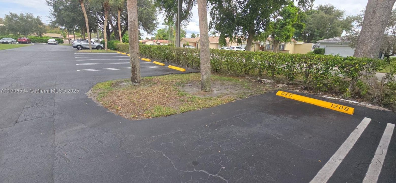 Под контрактом: $1,400 (1 спален, 1 ванн, 835 Квадратных фут)