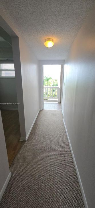 Под контрактом: $1,400 (1 спален, 1 ванн, 835 Квадратных фут)