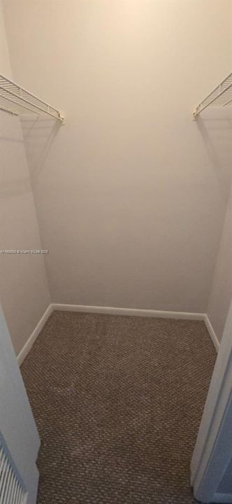 Под контрактом: $1,400 (1 спален, 1 ванн, 835 Квадратных фут)