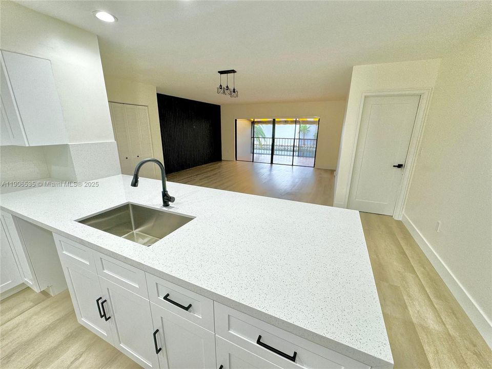 Active With Contract: $3,150 (2 beds, 2 baths, 1275 Square Feet)