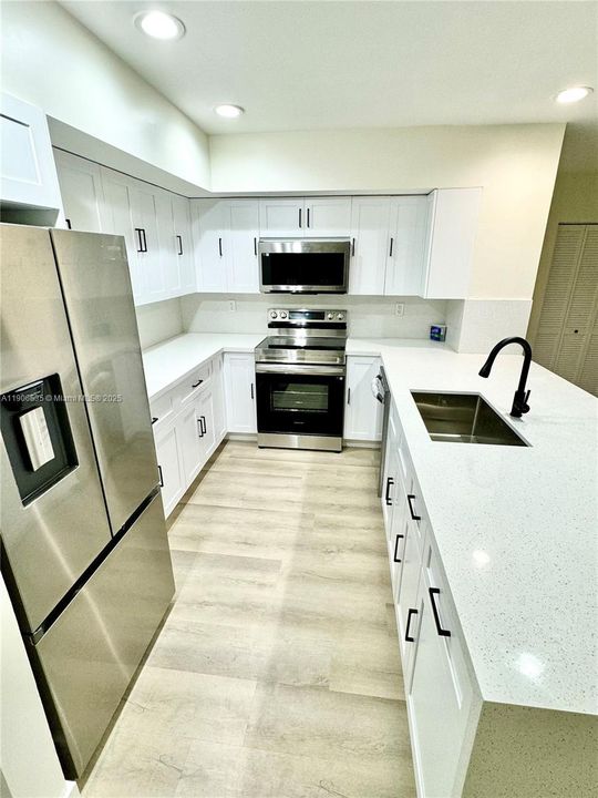 Active With Contract: $3,150 (2 beds, 2 baths, 1275 Square Feet)