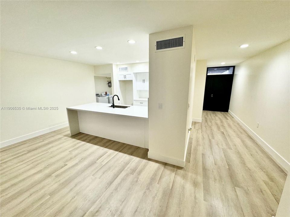 Active With Contract: $3,150 (2 beds, 2 baths, 1275 Square Feet)