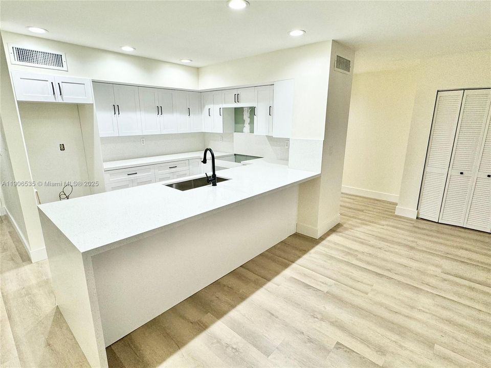 Active With Contract: $3,150 (2 beds, 2 baths, 1275 Square Feet)