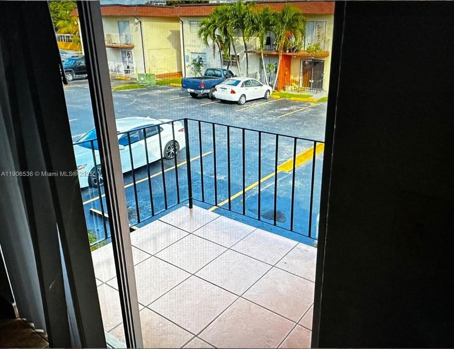 待售: $215,000 (1 贝兹, 1 浴室, 678 平方英尺)