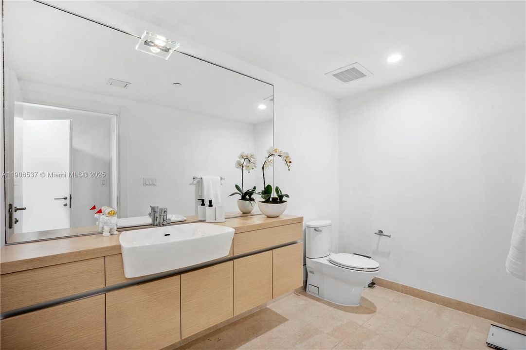 Active With Contract: $8,450 (2 beds, 2 baths, 1430 Square Feet)