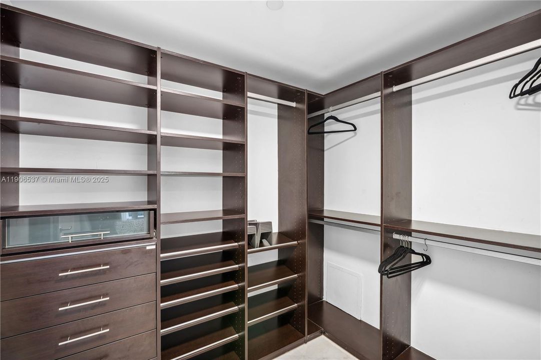 Active With Contract: $8,450 (2 beds, 2 baths, 1430 Square Feet)