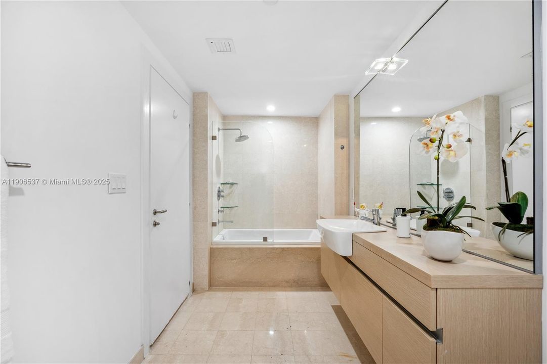 Active With Contract: $8,450 (2 beds, 2 baths, 1430 Square Feet)