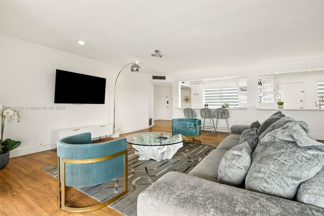 For Rent: $3,250 (3 beds, 3 baths, 1906 Square Feet)