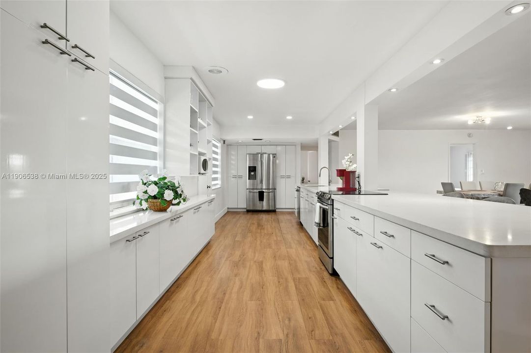 For Rent: $3,250 (3 beds, 3 baths, 1906 Square Feet)