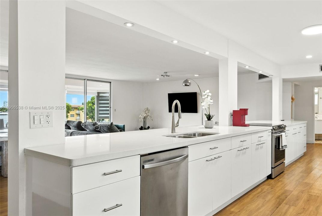 For Rent: $3,250 (3 beds, 3 baths, 1906 Square Feet)