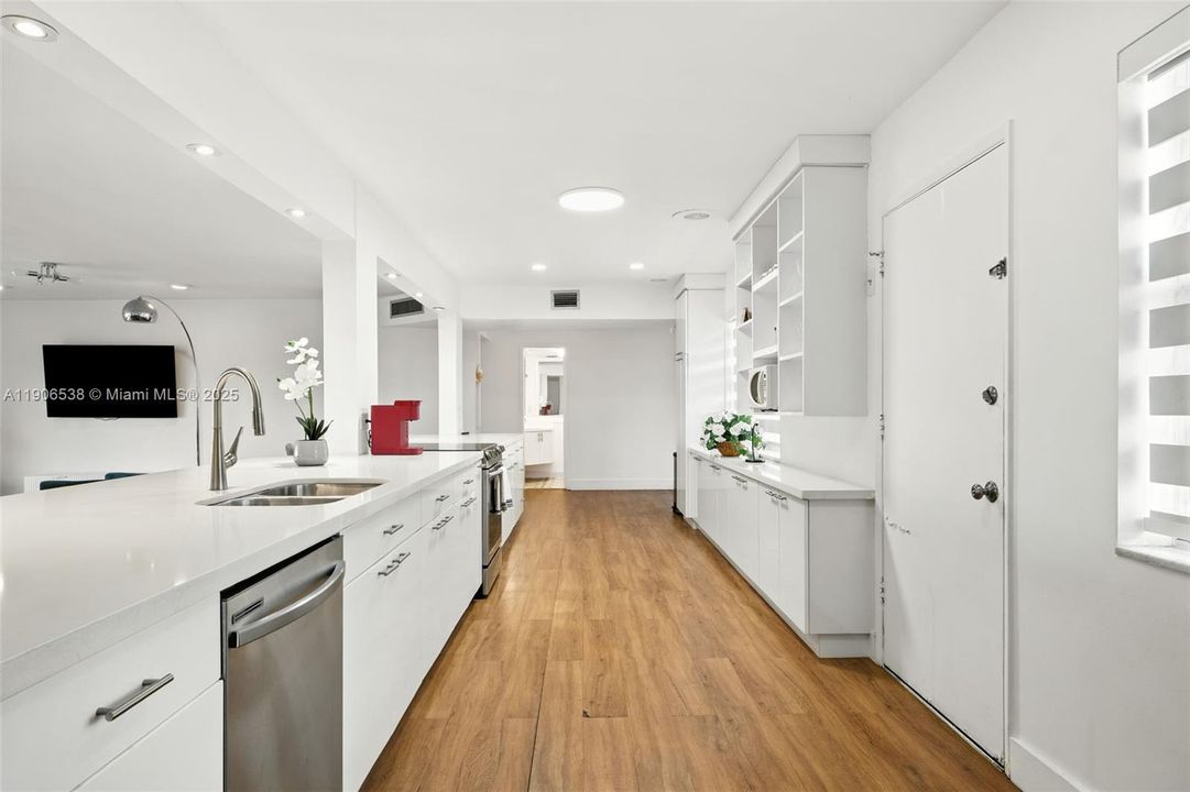 For Rent: $3,250 (3 beds, 3 baths, 1906 Square Feet)