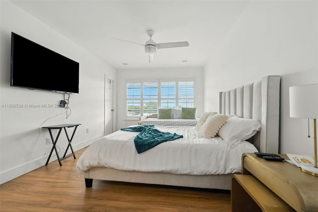 For Rent: $3,250 (3 beds, 3 baths, 1906 Square Feet)