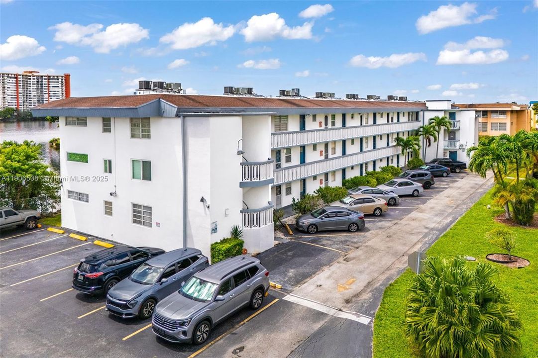 For Rent: $3,250 (3 beds, 3 baths, 1906 Square Feet)