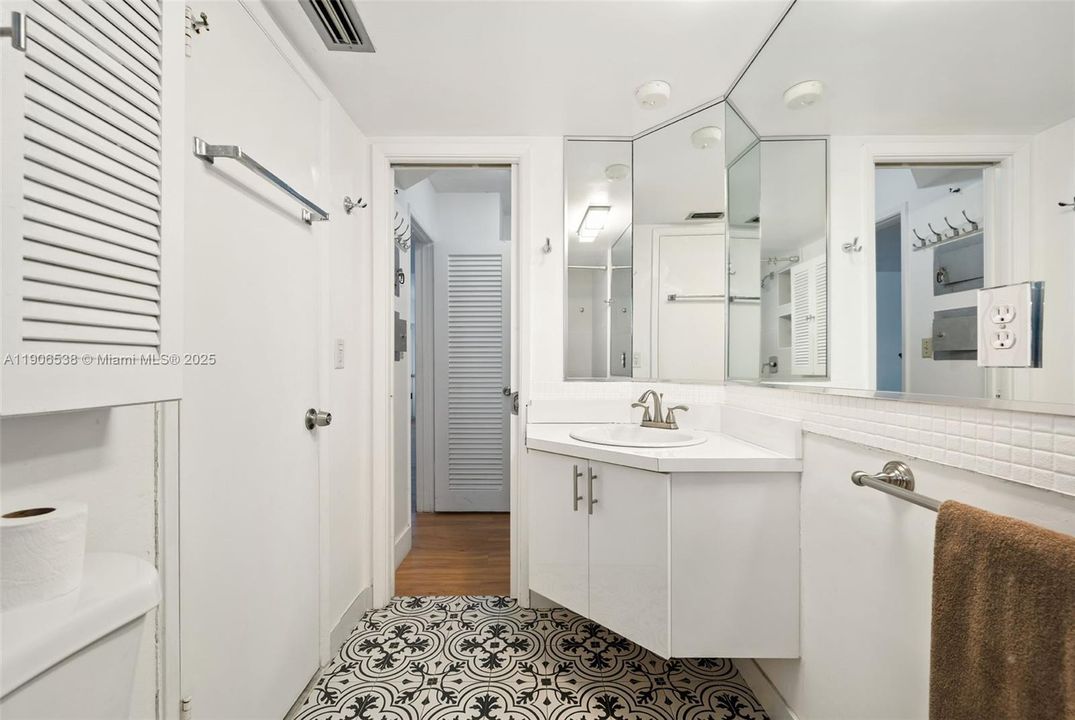 For Rent: $3,250 (3 beds, 3 baths, 1906 Square Feet)