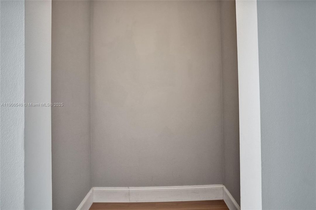 For Sale: $449,000 (2 beds, 2 baths, 1030 Square Feet)