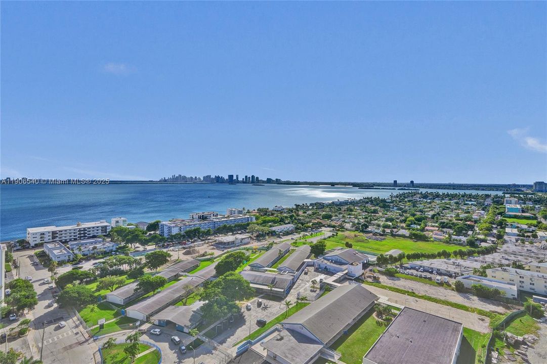 For Sale: $449,000 (2 beds, 2 baths, 1030 Square Feet)