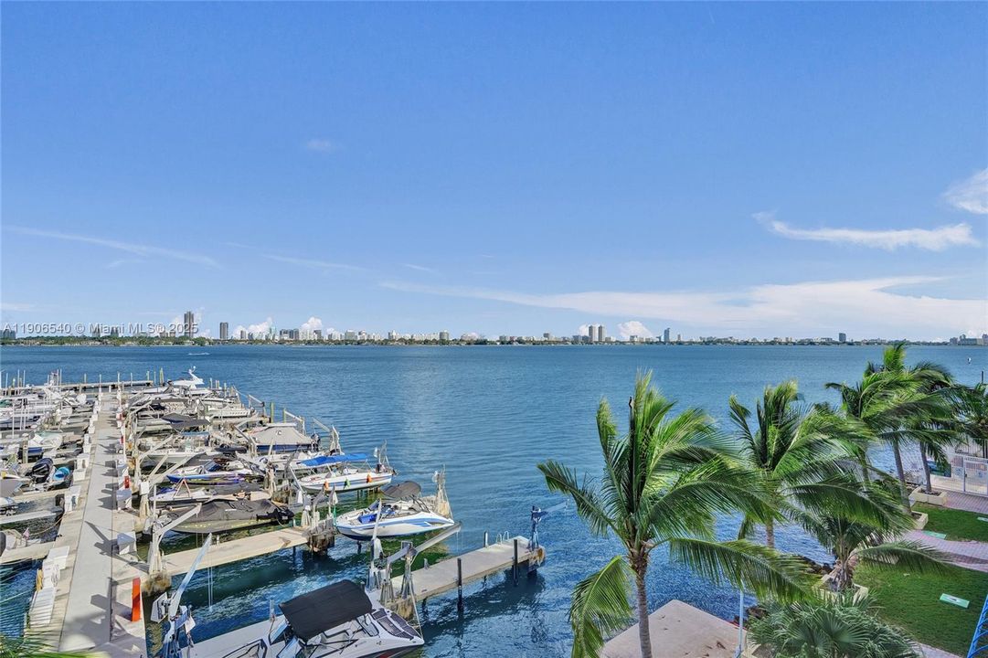 For Sale: $449,000 (2 beds, 2 baths, 1030 Square Feet)