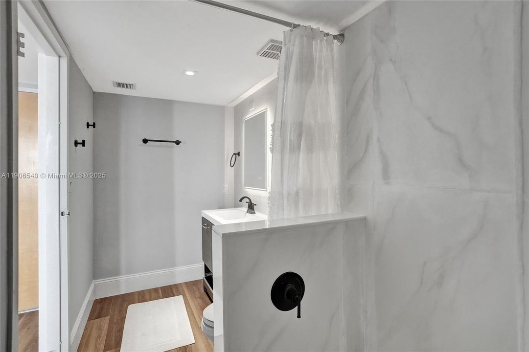 For Sale: $449,000 (2 beds, 2 baths, 1030 Square Feet)