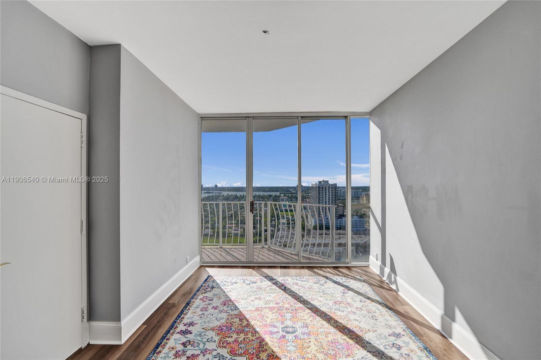 For Sale: $449,000 (2 beds, 2 baths, 1030 Square Feet)