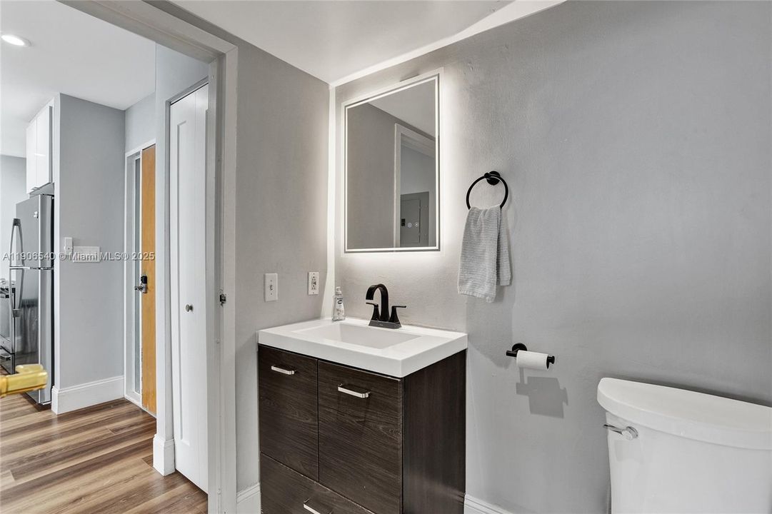 For Sale: $449,000 (2 beds, 2 baths, 1030 Square Feet)