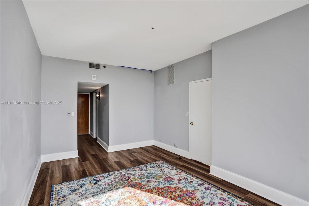 For Sale: $449,000 (2 beds, 2 baths, 1030 Square Feet)
