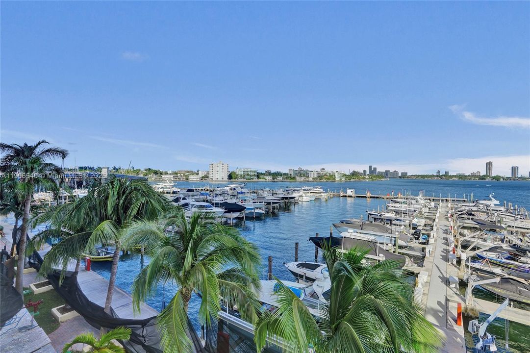 For Sale: $449,000 (2 beds, 2 baths, 1030 Square Feet)