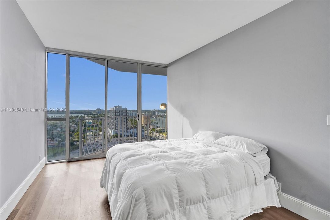 For Sale: $449,000 (2 beds, 2 baths, 1030 Square Feet)