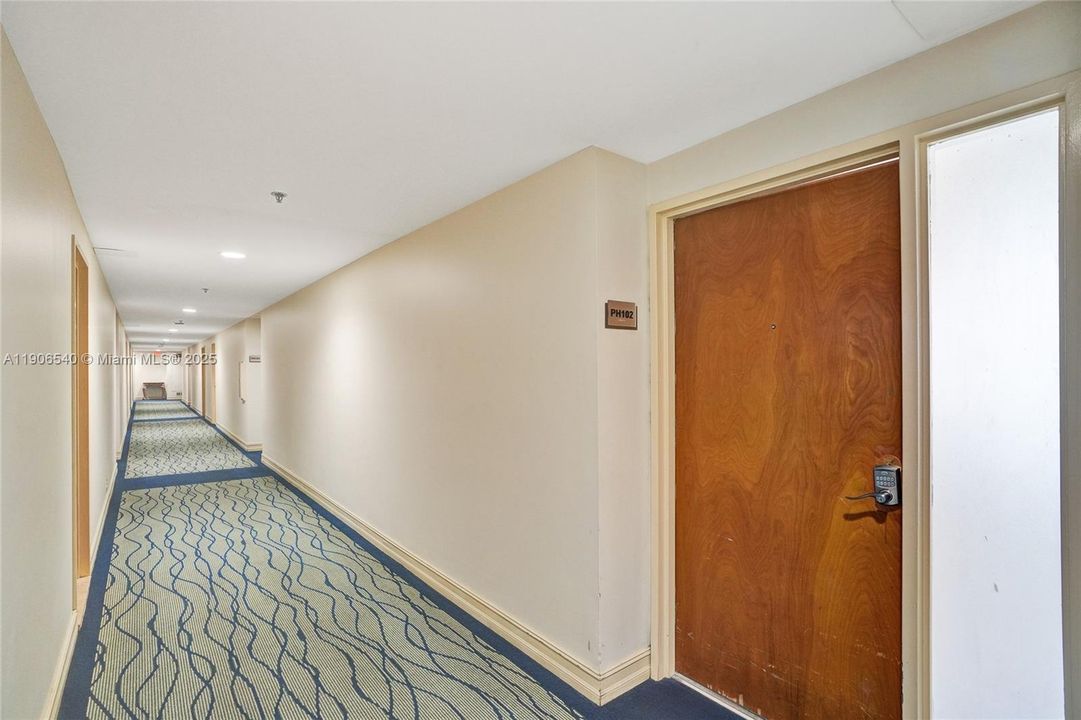 For Sale: $449,000 (2 beds, 2 baths, 1030 Square Feet)