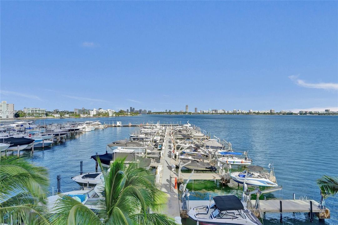 For Sale: $449,000 (2 beds, 2 baths, 1030 Square Feet)