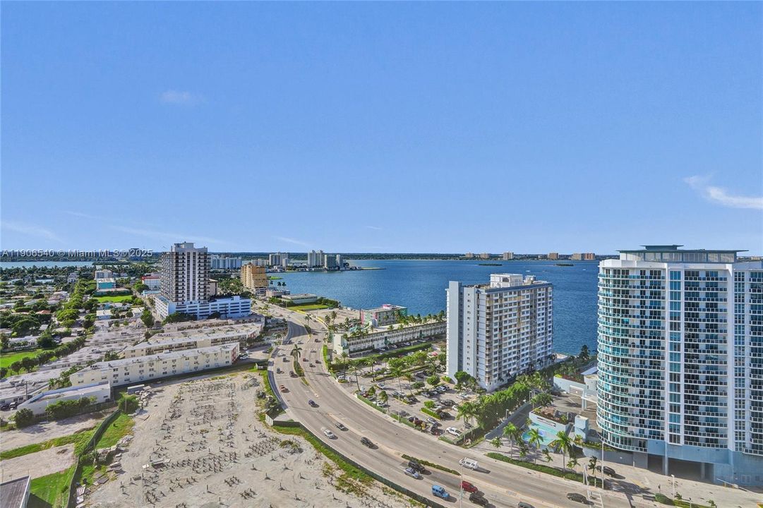 For Sale: $449,000 (2 beds, 2 baths, 1030 Square Feet)