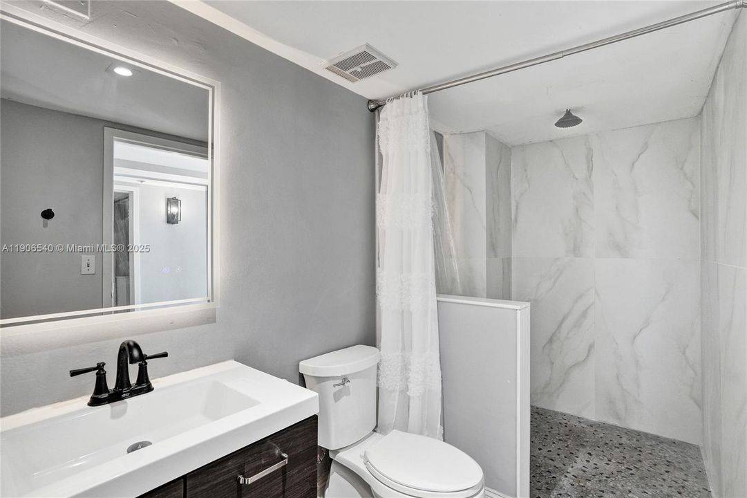 For Sale: $449,000 (2 beds, 2 baths, 1030 Square Feet)
