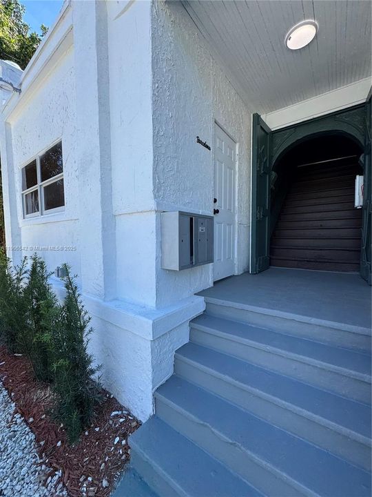 Active With Contract: $2,300 (2 beds, 2 baths, 3836 Square Feet)