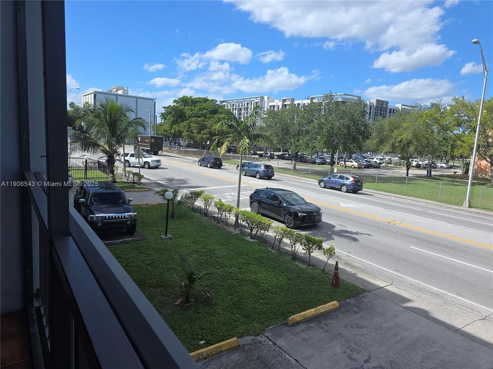 Под контрактом: $1,600 (1 спален, 1 ванн, 820 Квадратных фут)