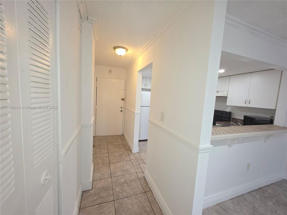 Под контрактом: $1,600 (1 спален, 1 ванн, 820 Квадратных фут)