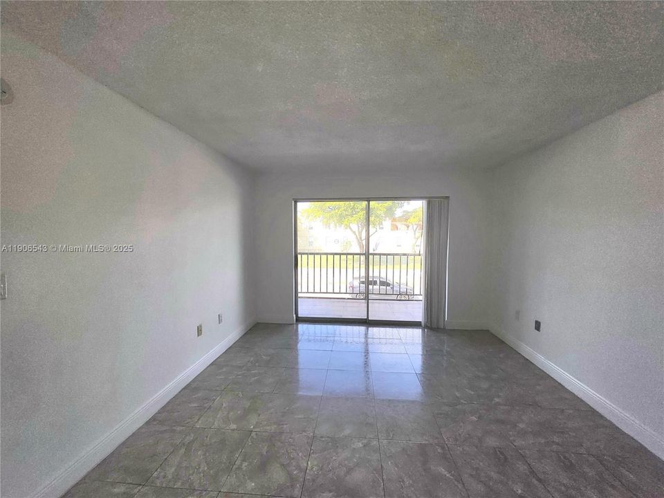 Под контрактом: $1,600 (1 спален, 1 ванн, 820 Квадратных фут)