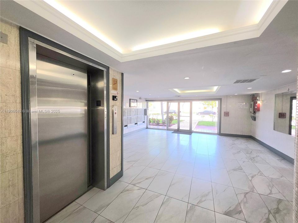 Под контрактом: $1,600 (1 спален, 1 ванн, 820 Квадратных фут)