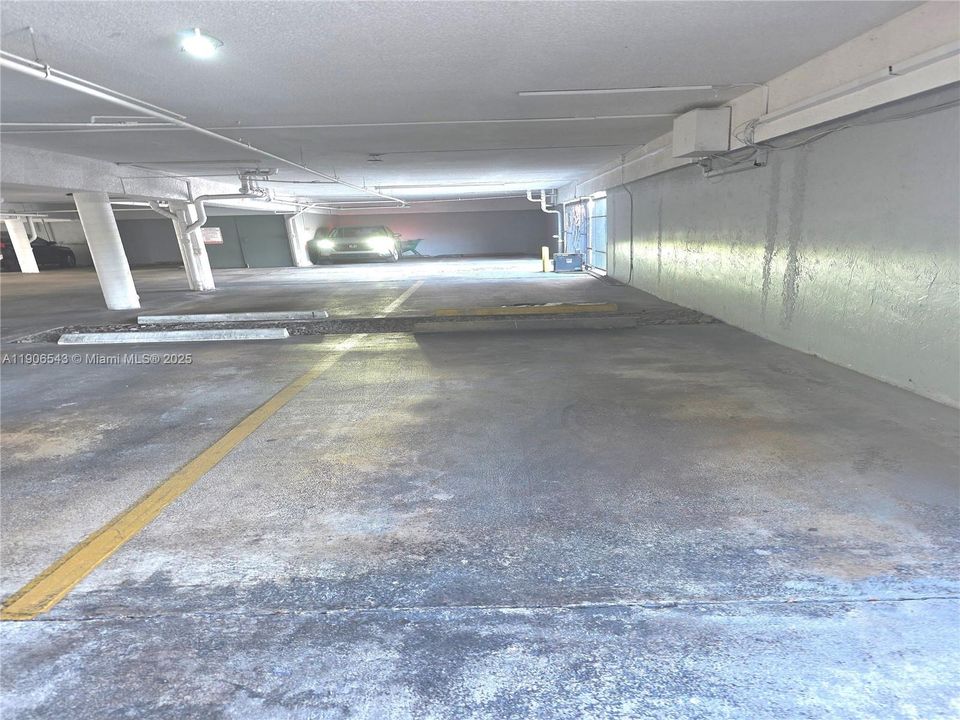 Под контрактом: $1,600 (1 спален, 1 ванн, 820 Квадратных фут)