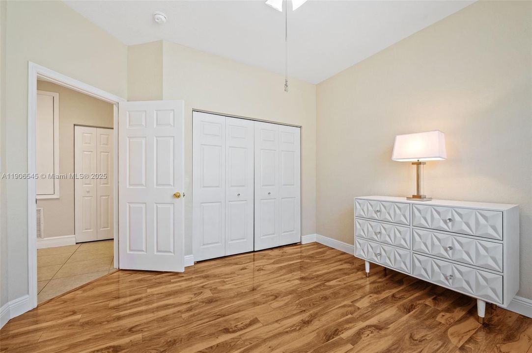 出租: $5,400 (5 贝兹, 3 浴室, 2829 平方英尺)