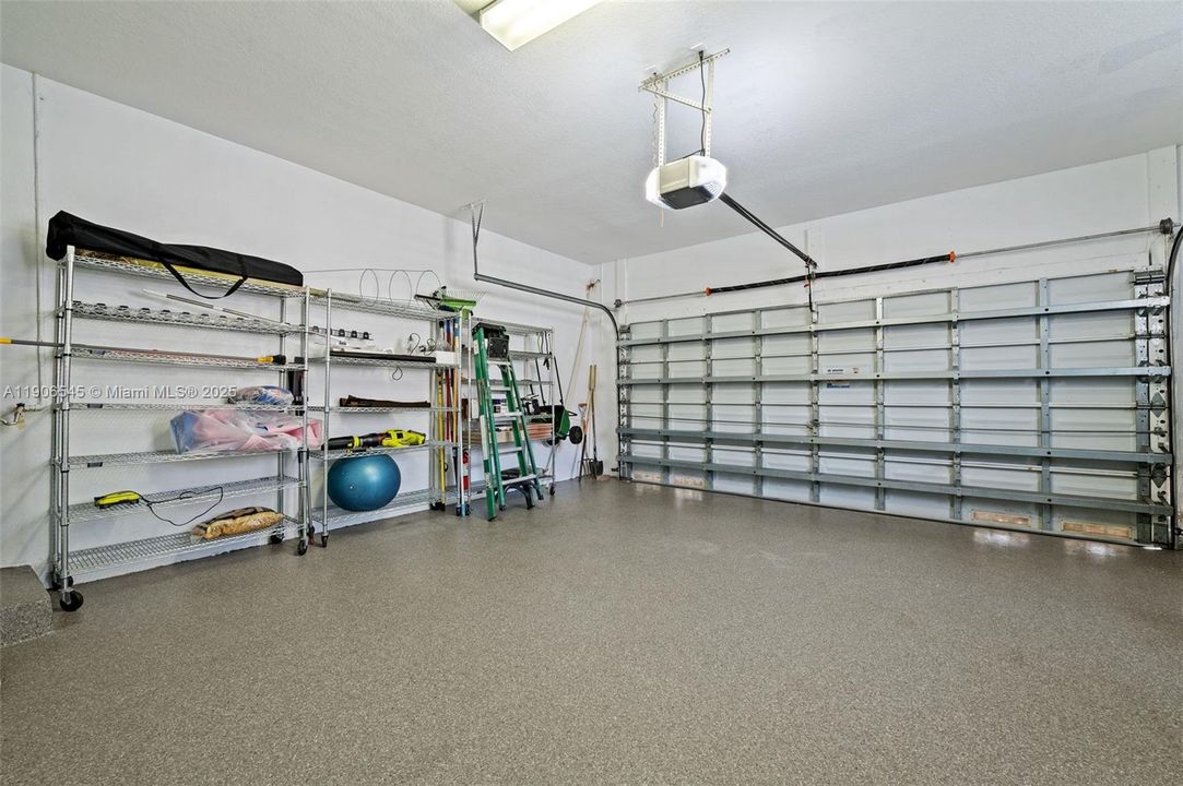 出租: $5,400 (5 贝兹, 3 浴室, 2829 平方英尺)