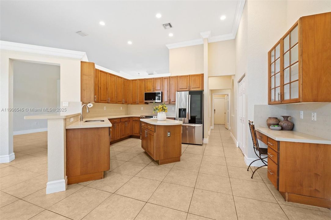 出租: $5,400 (5 贝兹, 3 浴室, 2829 平方英尺)