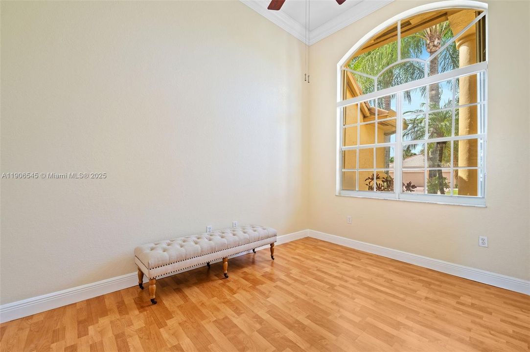 出租: $5,400 (5 贝兹, 3 浴室, 2829 平方英尺)