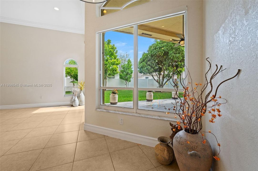 出租: $5,400 (5 贝兹, 3 浴室, 2829 平方英尺)